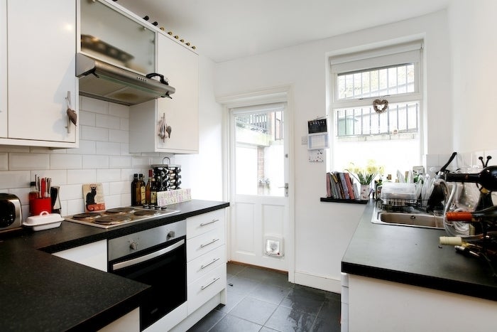 Flat Leopold Road in Greater London