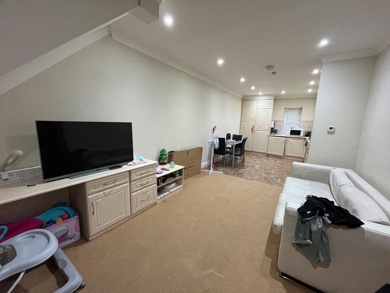 Flat Richmond Crescent in Borough of Spelthorne
