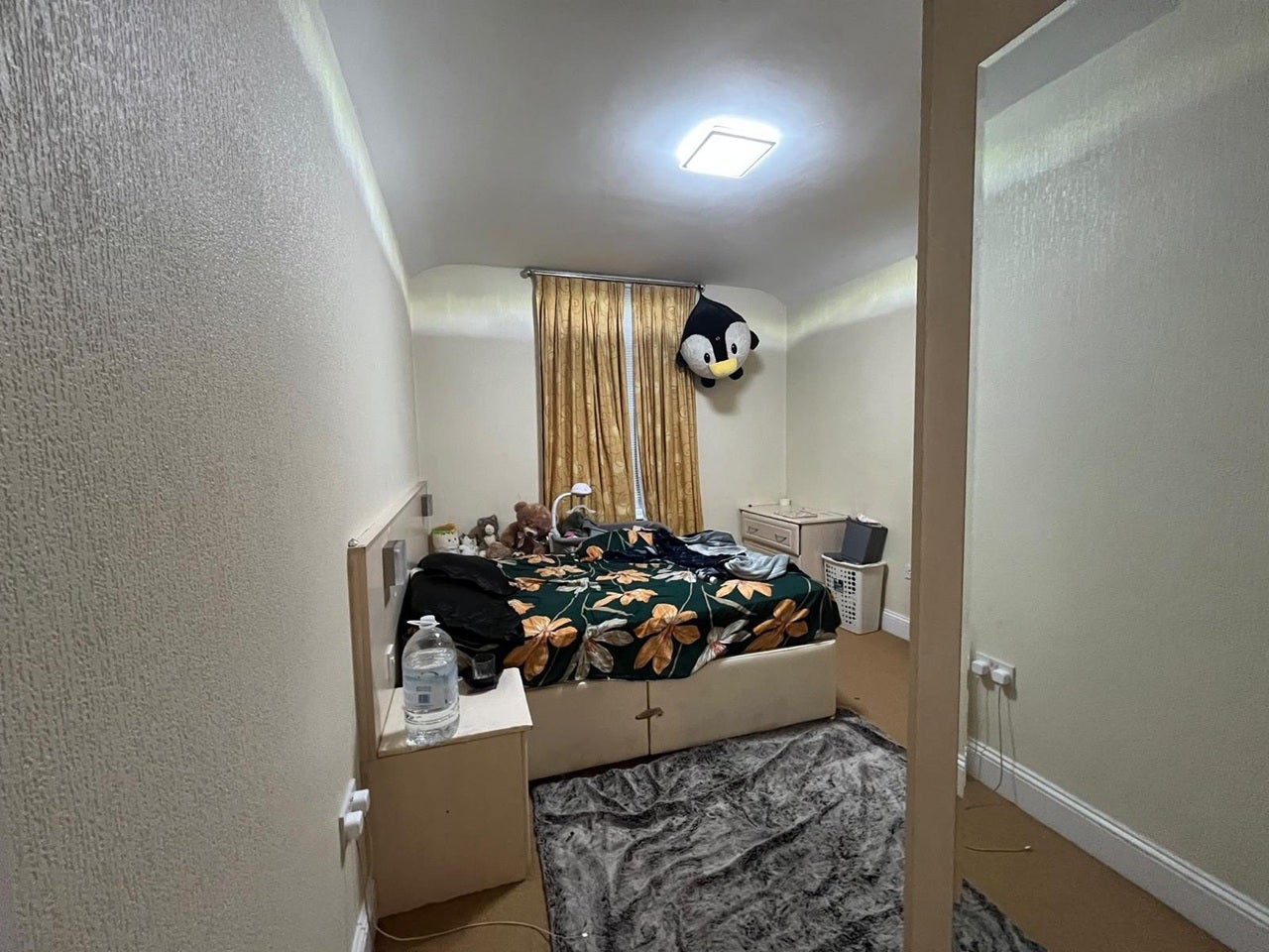 Flat Richmond Crescent in Borough of Spelthorne