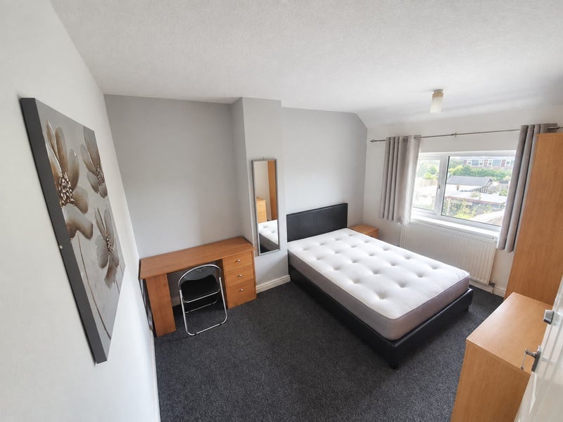 Room Lincoln Avenue in Newcastle-under-Lyme