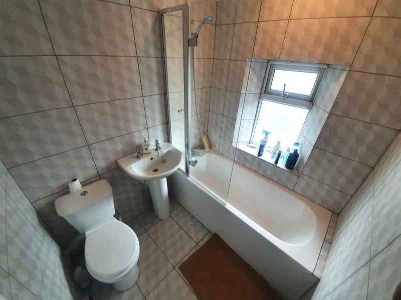 Room Lincoln Avenue in Newcastle-under-Lyme