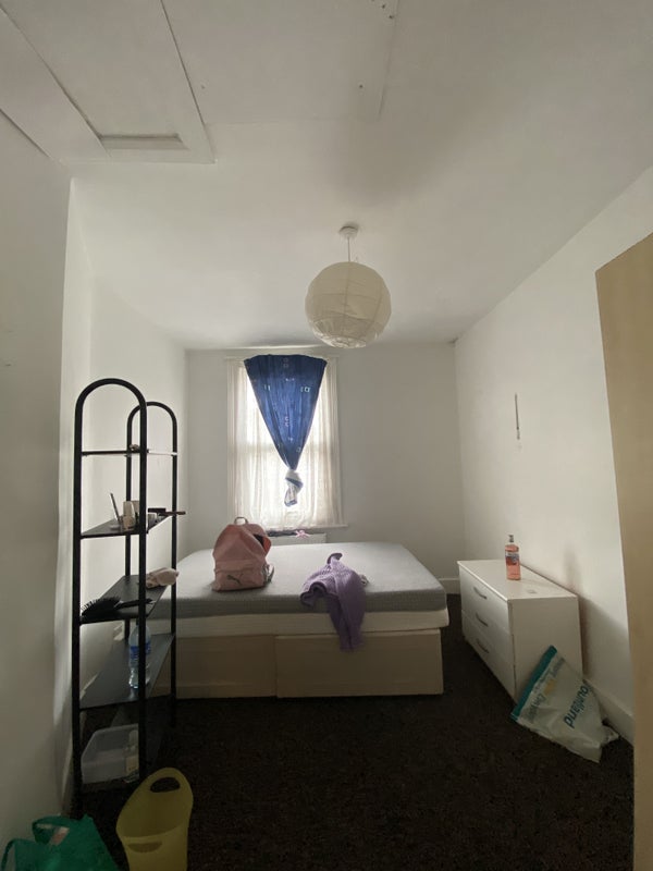 Room Sulina Road in Greater London