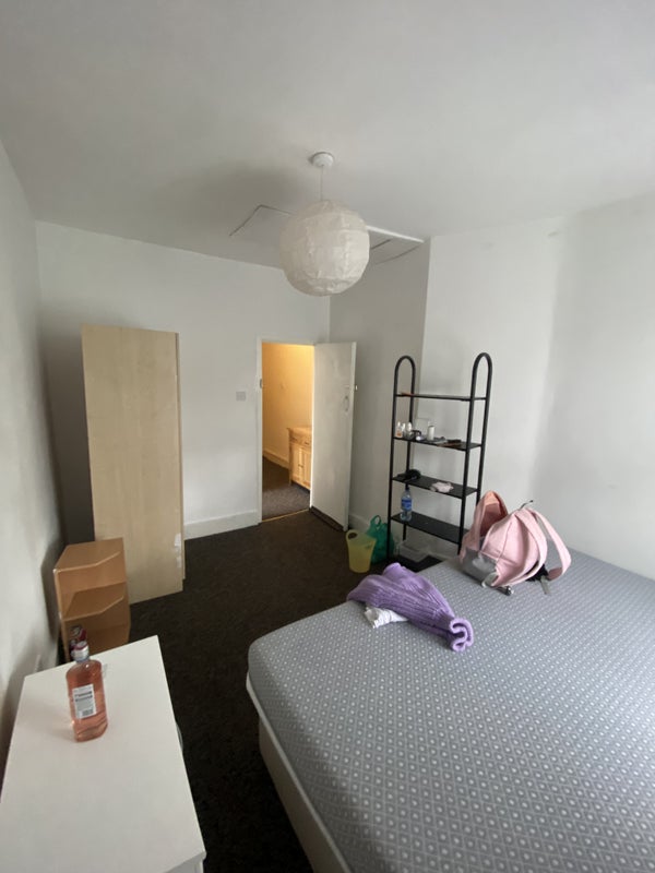 Room Sulina Road in Greater London