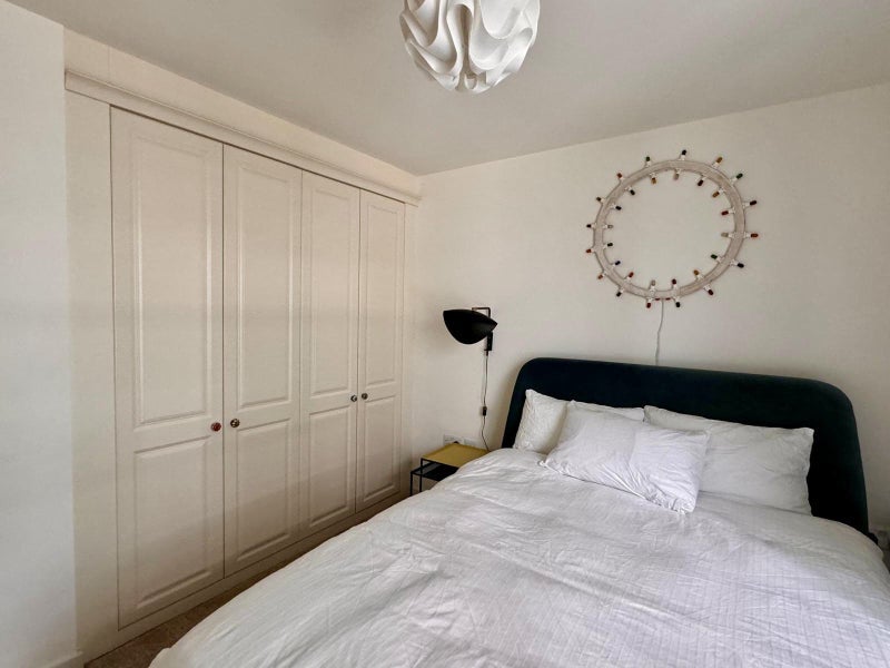 Flat Kirtling Street in Greater London