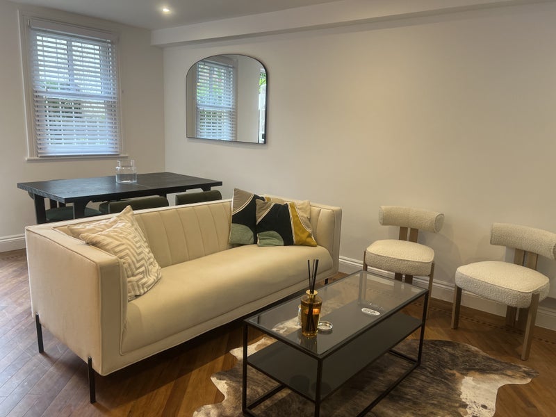 Flat Hayfield Passage in Greater London