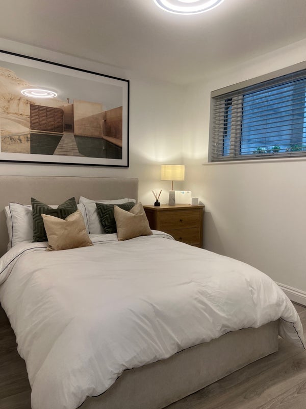 Flat Hayfield Passage in Greater London
