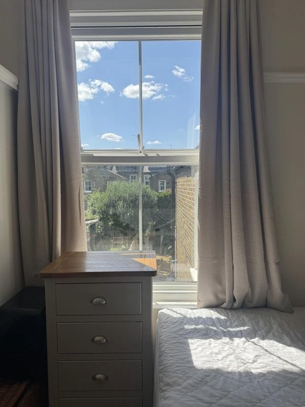 Room Lynton Road in Greater London