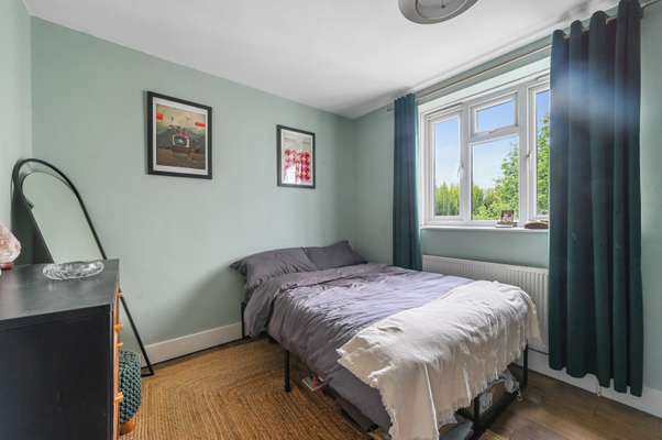 Flat Penshurst Road in Greater London