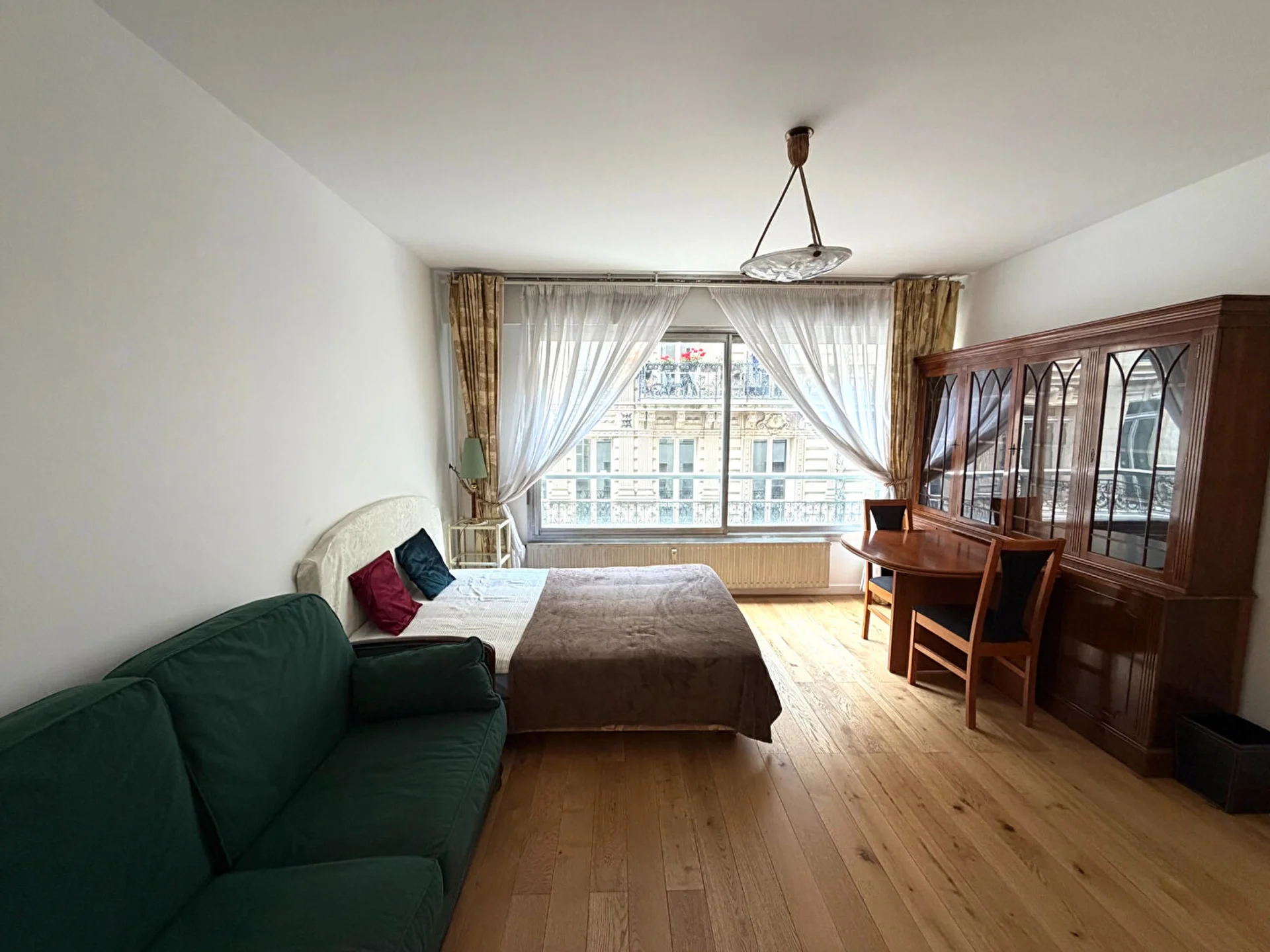 Flat Rue de Miromesnil in Paris