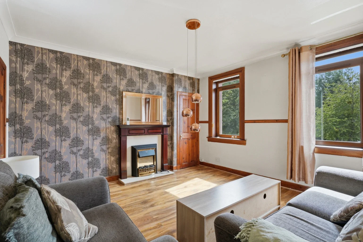 Flat Craigmillar Castle Gardens in City of Edinburgh