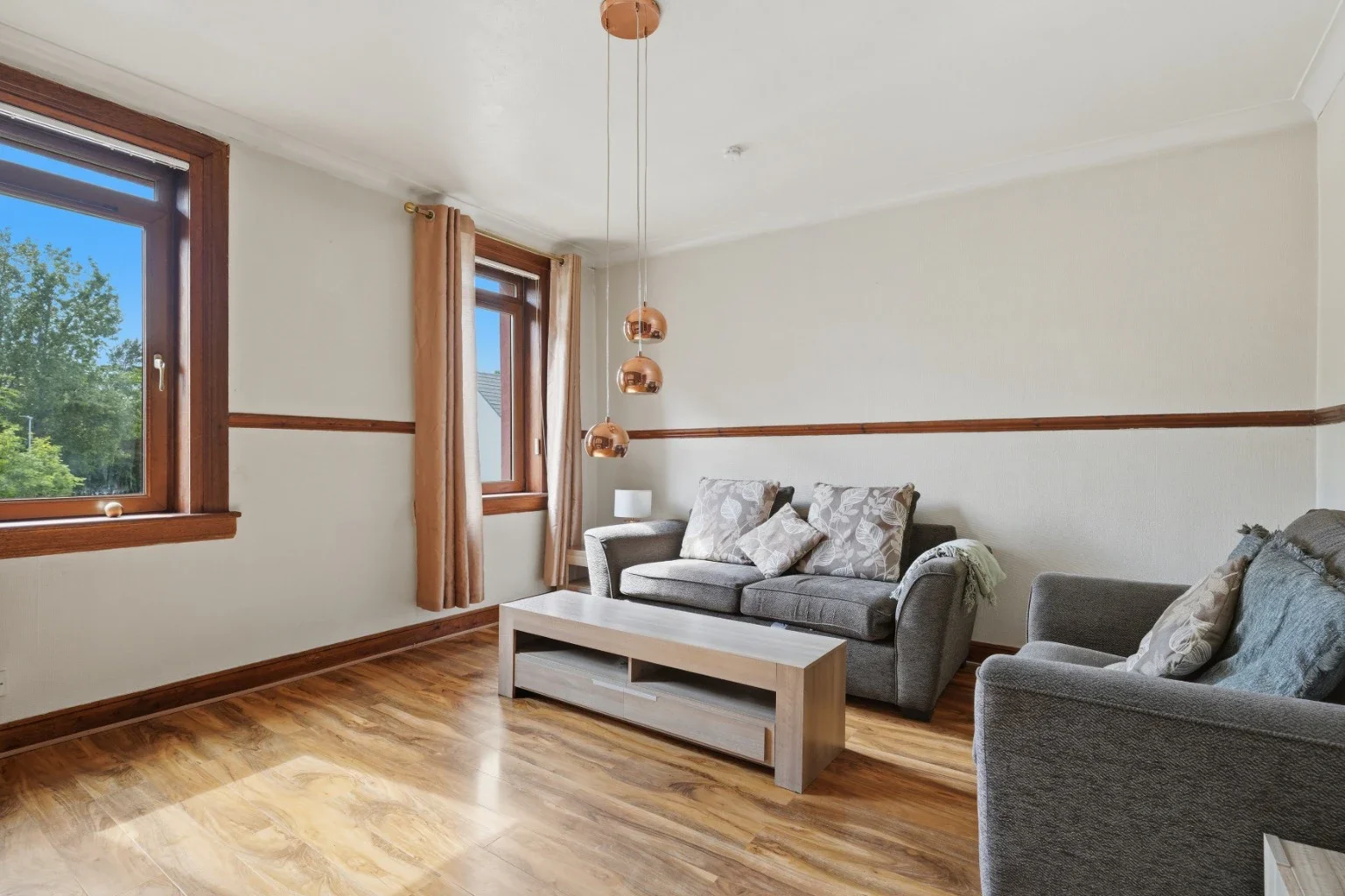 Flat Craigmillar Castle Gardens in City of Edinburgh