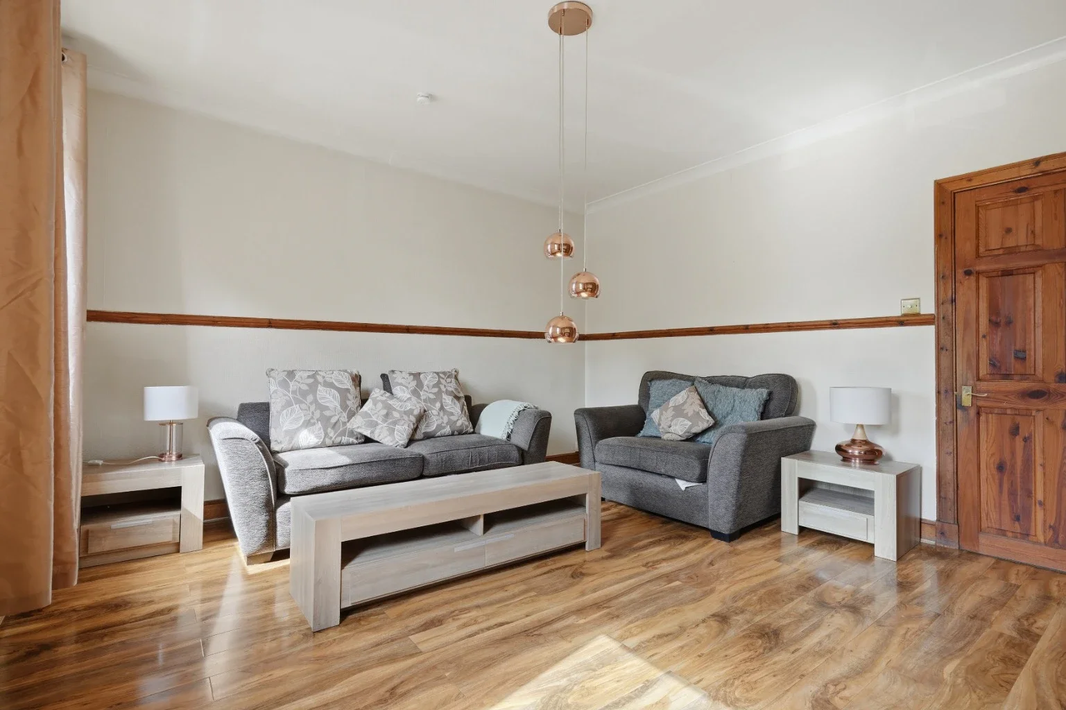 Flat Craigmillar Castle Gardens in City of Edinburgh