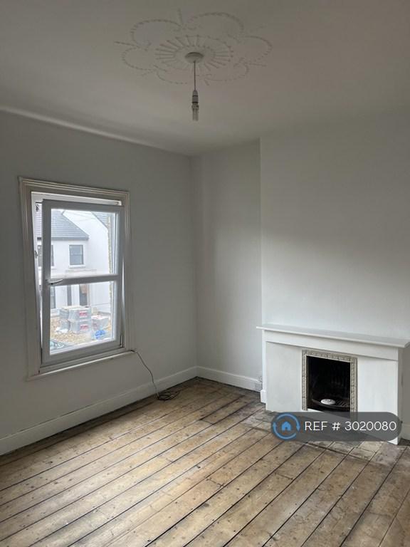 Flat Huntly Grove in Peterborough