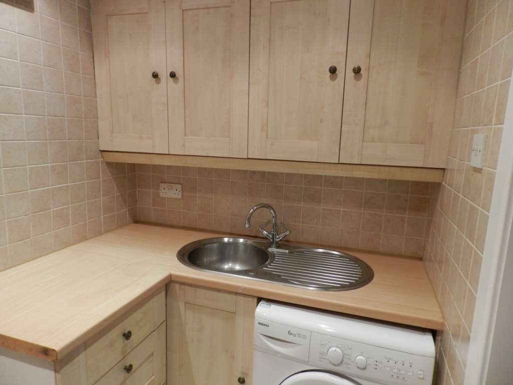 Flat Medwyn Street in Glasgow
