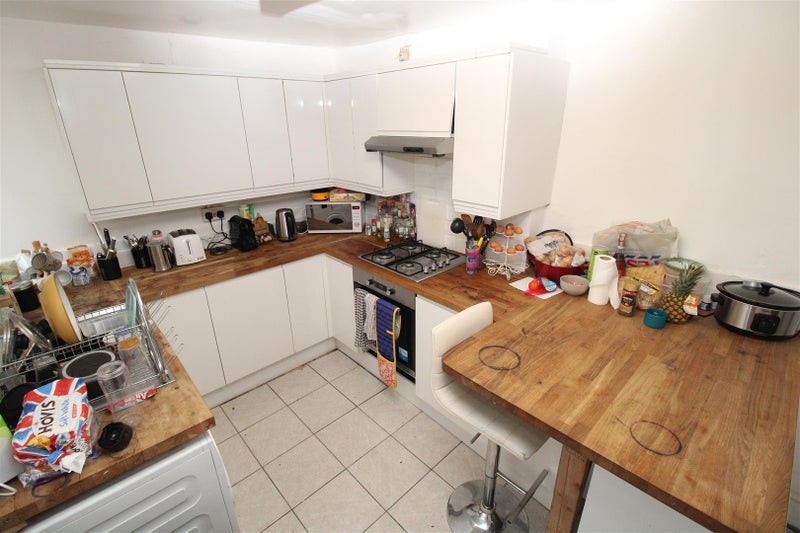 Room Wood Road in Pontypridd