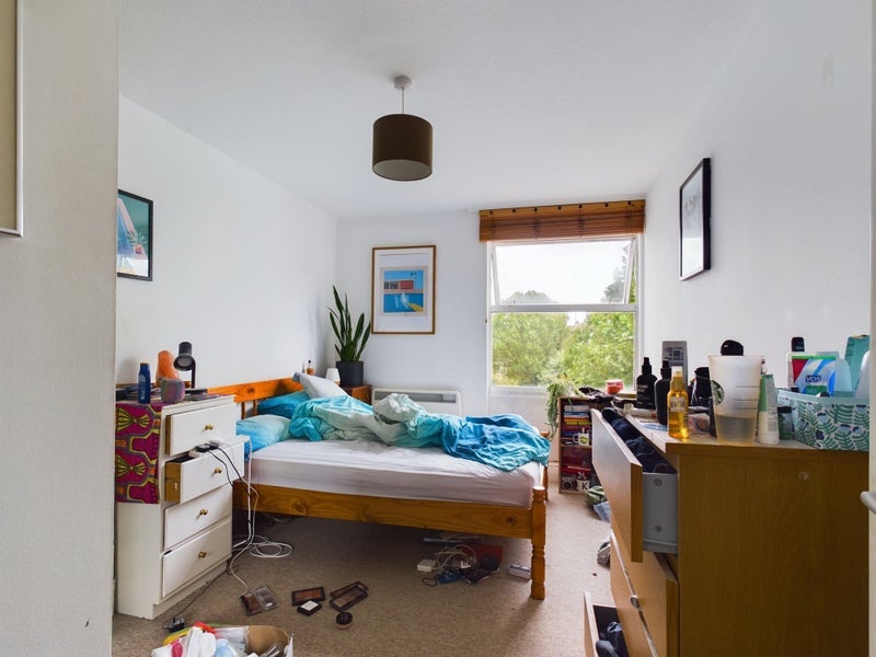 Room Bramlands Close in Greater London