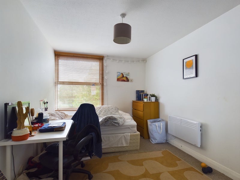 Room Bramlands Close in Greater London