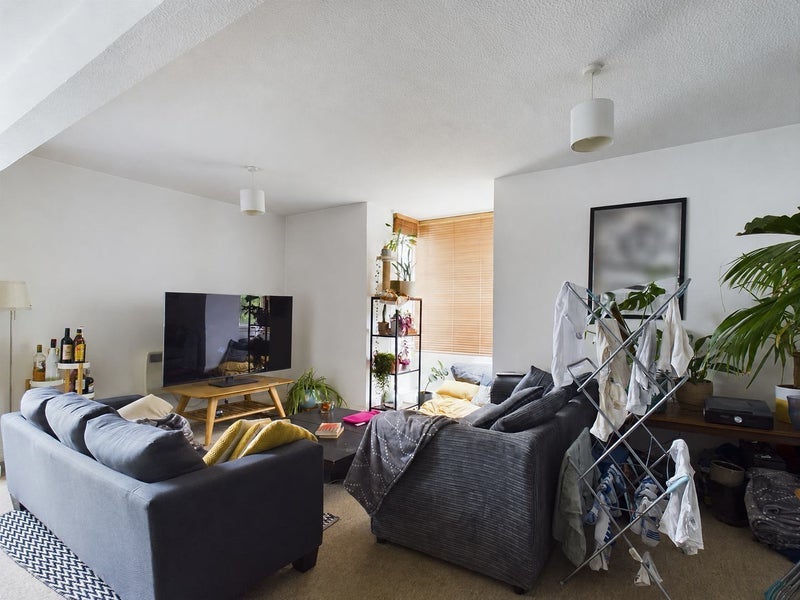 Room Bramlands Close in Greater London