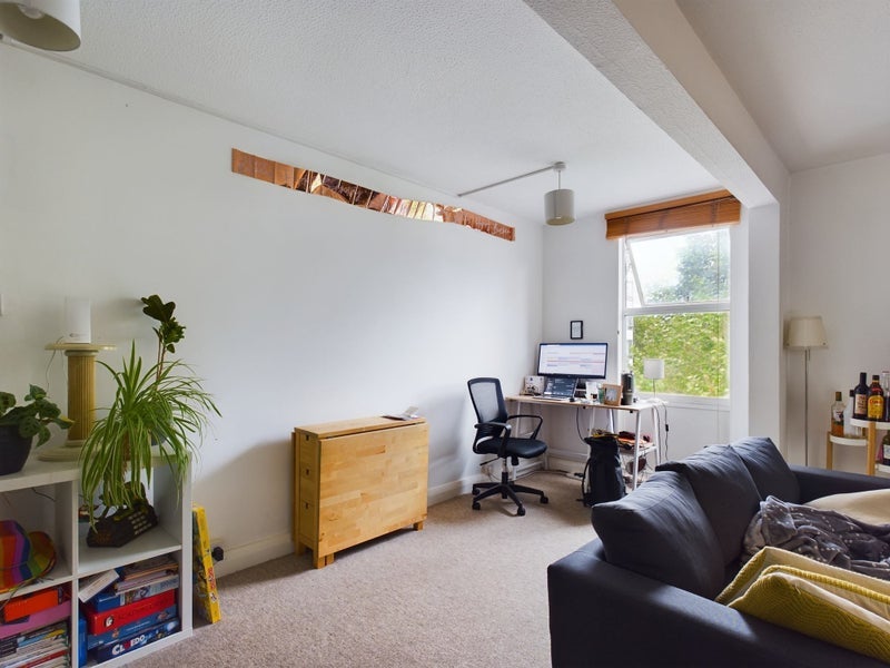 Room Bramlands Close in Greater London