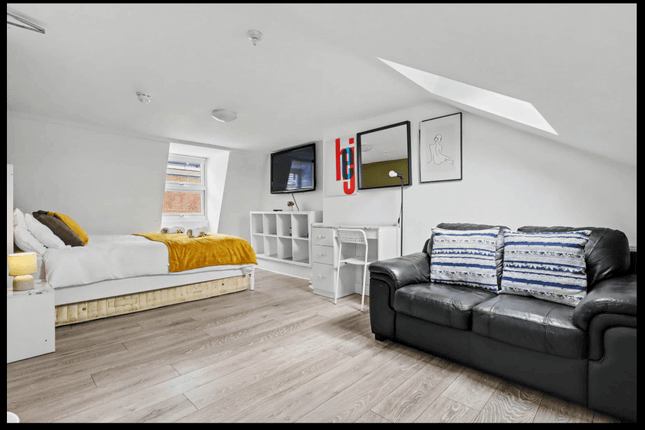 Room Pennard Road in Greater London