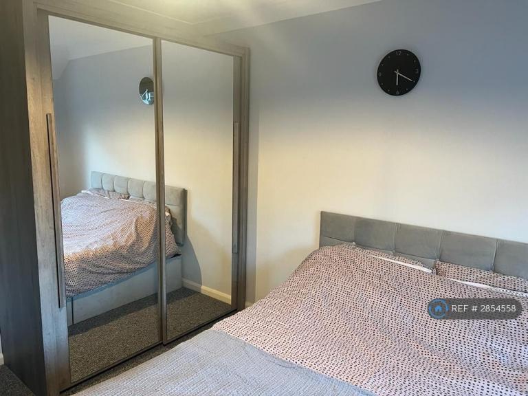 Room Woodhouse Road North in Wolverhampton