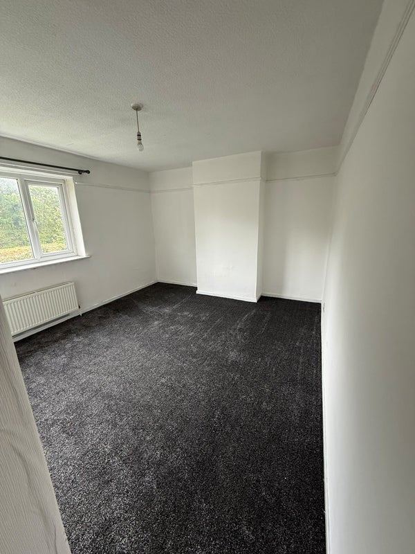 Room Thelwall Avenue in Manchester
