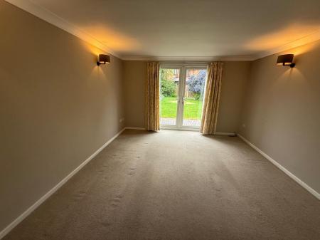Flat Manor Court Drive in Lichfield