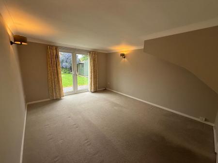 Flat Manor Court Drive in Lichfield