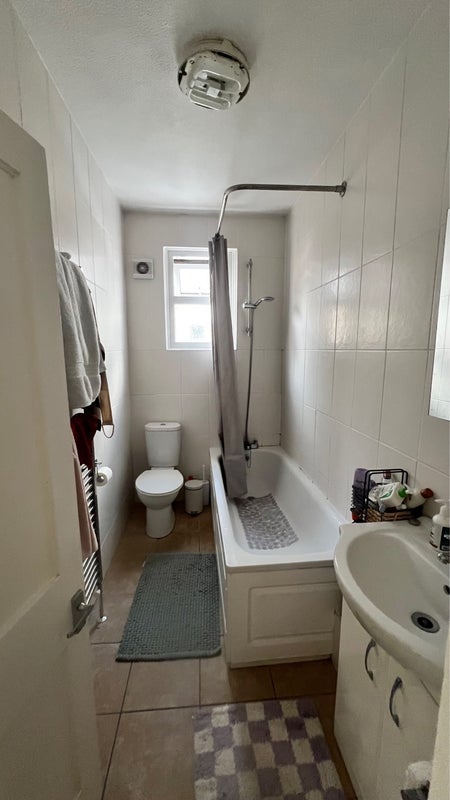 Room Waldron Road in Greater London
