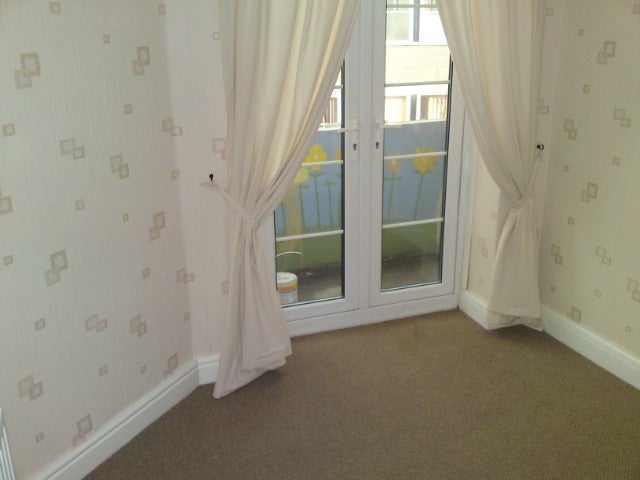 Flat Victoria Road in Greater London
