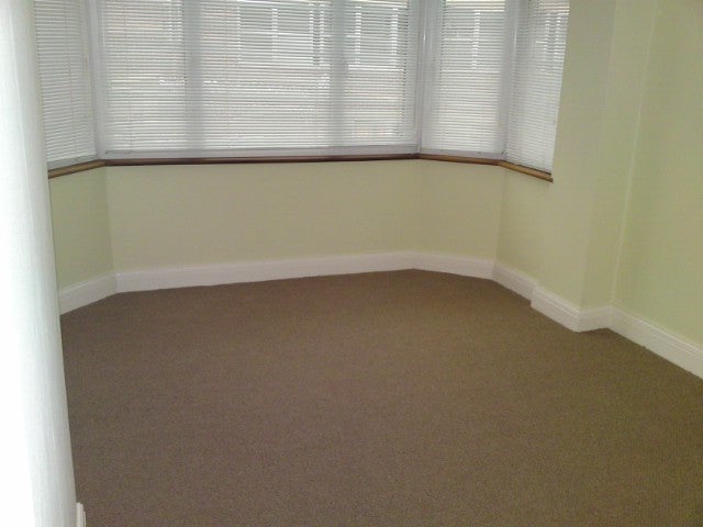 Flat Victoria Road in Greater London