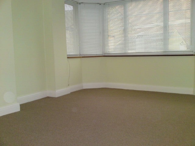 Flat Victoria Road in Greater London