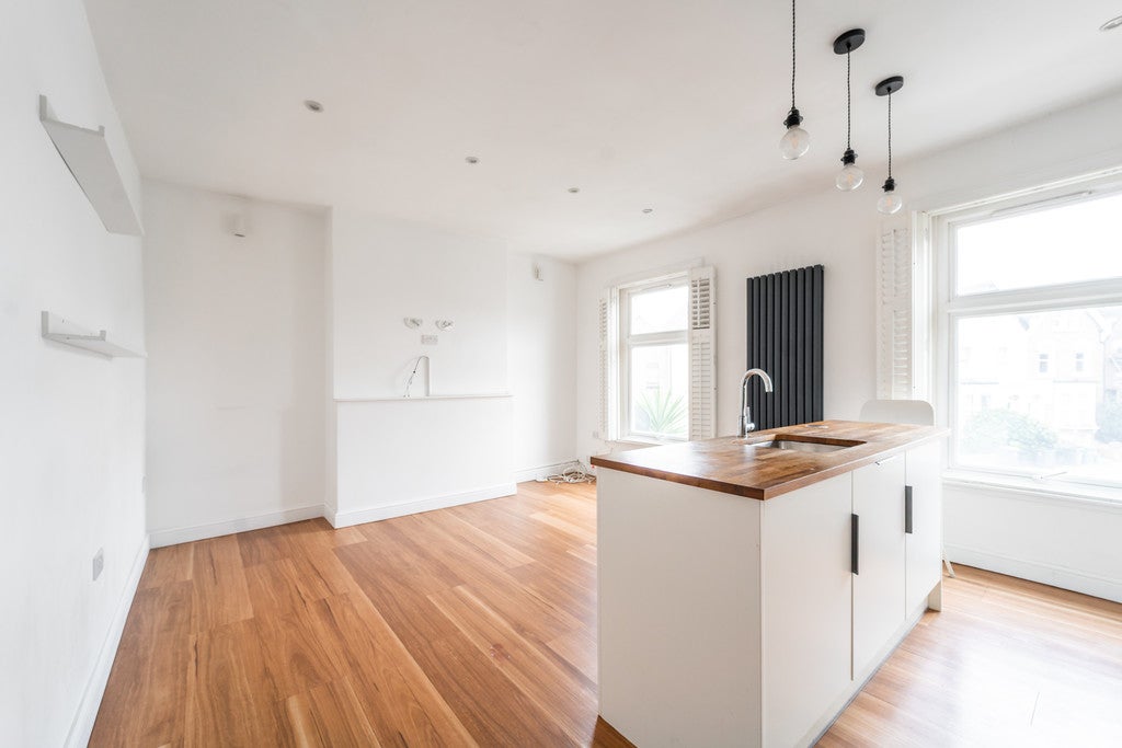 Flat Oakfield Road in Greater London