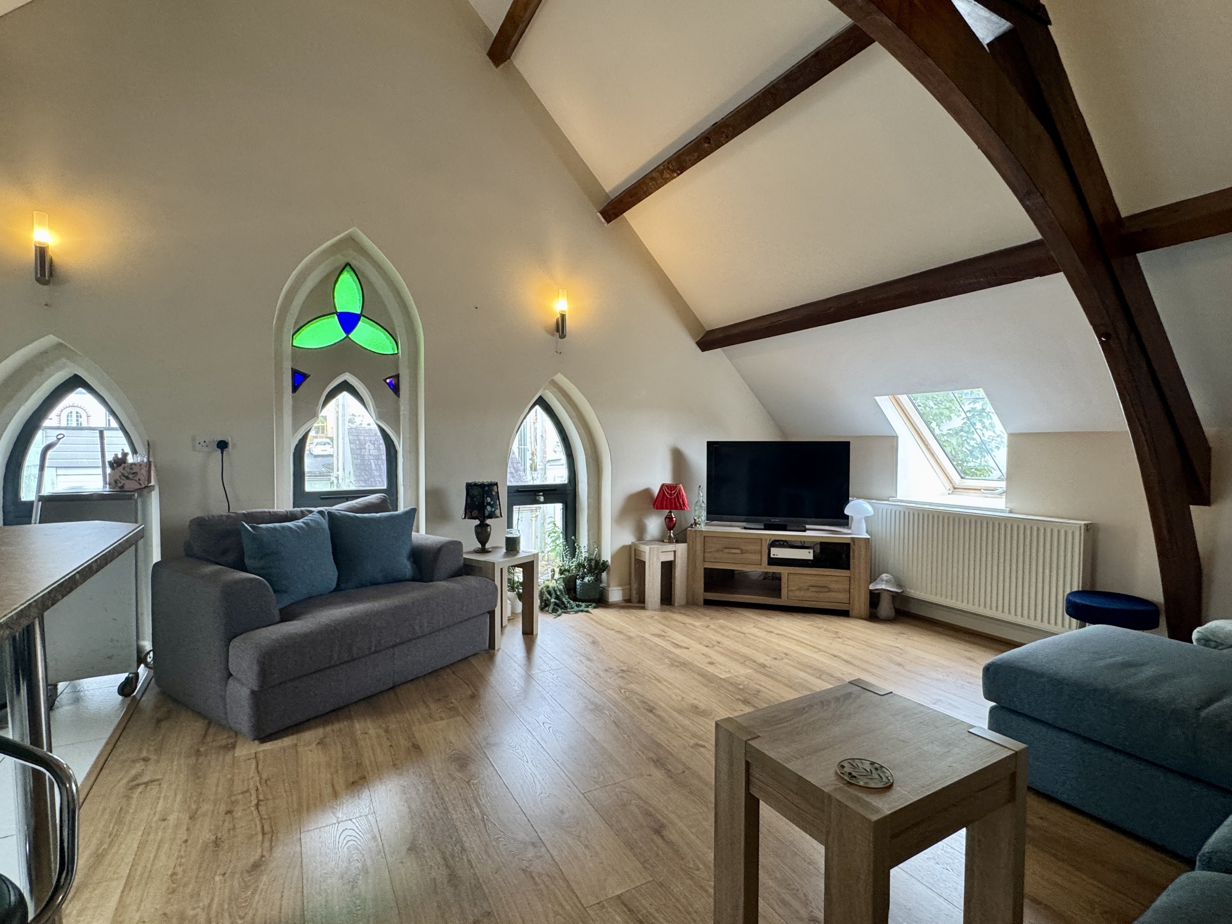 Flat Bro'r Holl Saint in Carmarthen
