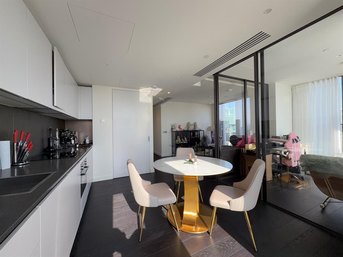Flat Parry Street in Greater London