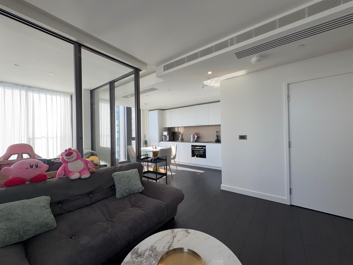 Flat Parry Street in Greater London