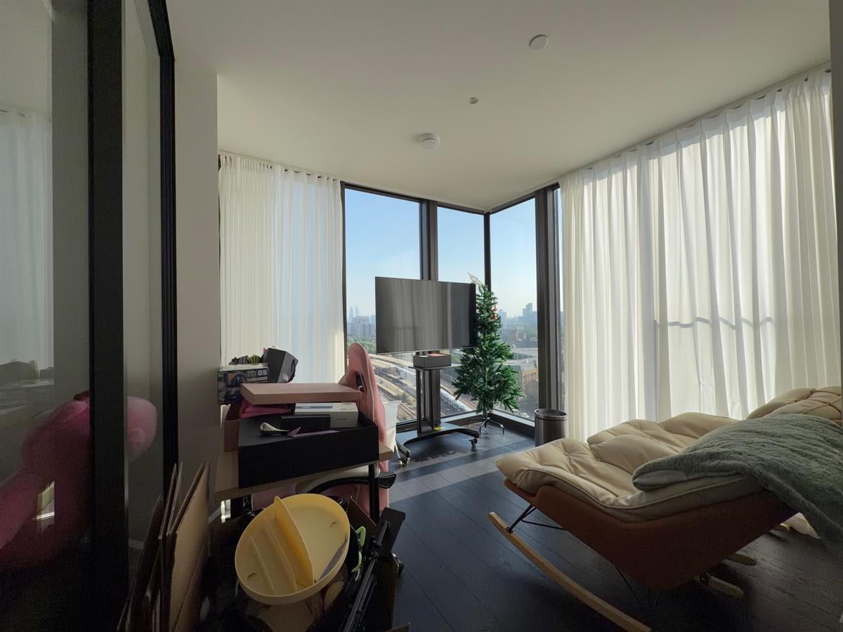 Flat Parry Street in Greater London