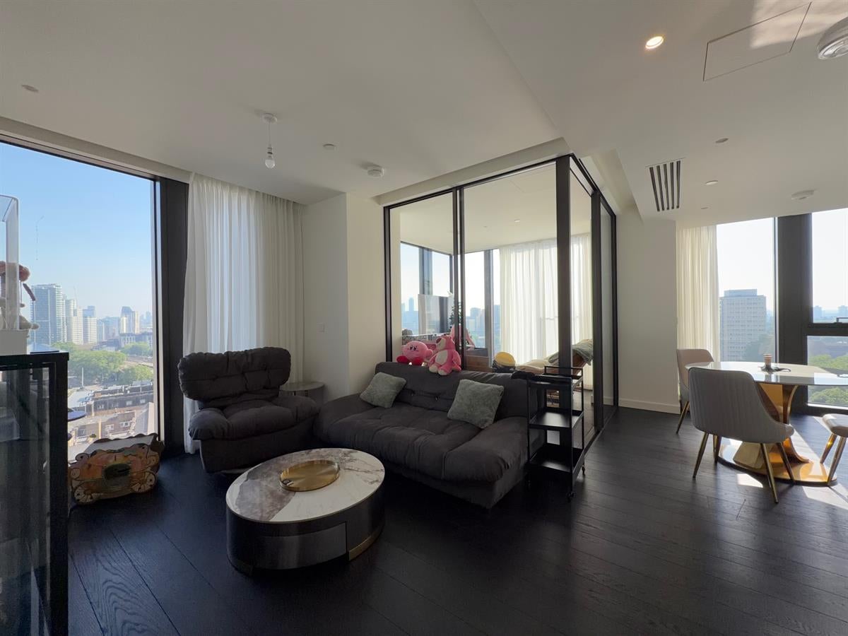 Flat Parry Street in Greater London