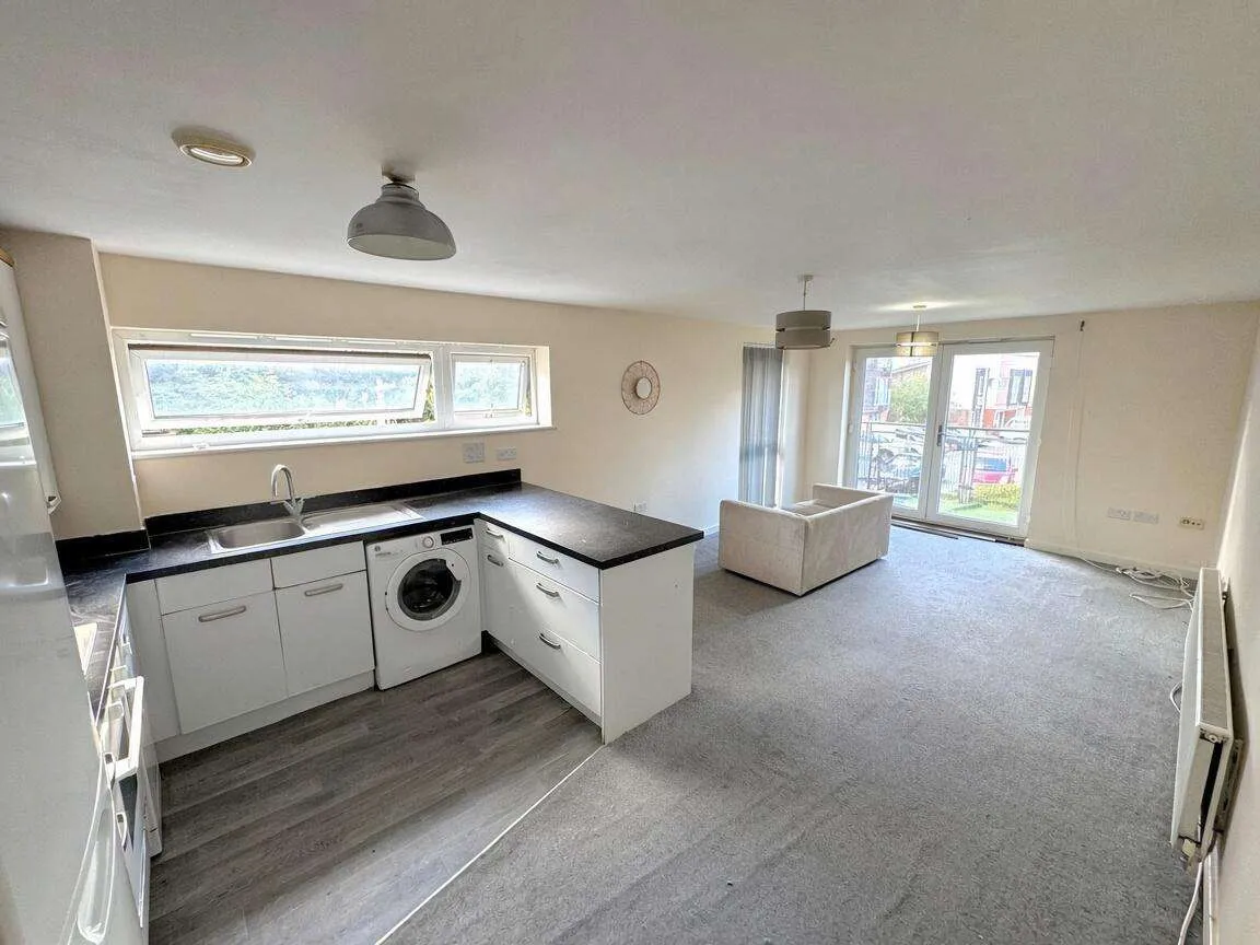 Flat Hyde Grove in Dartford