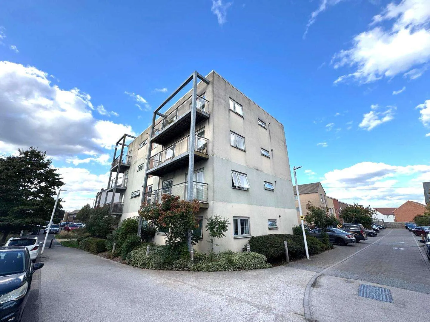 Flat Hyde Grove in Dartford