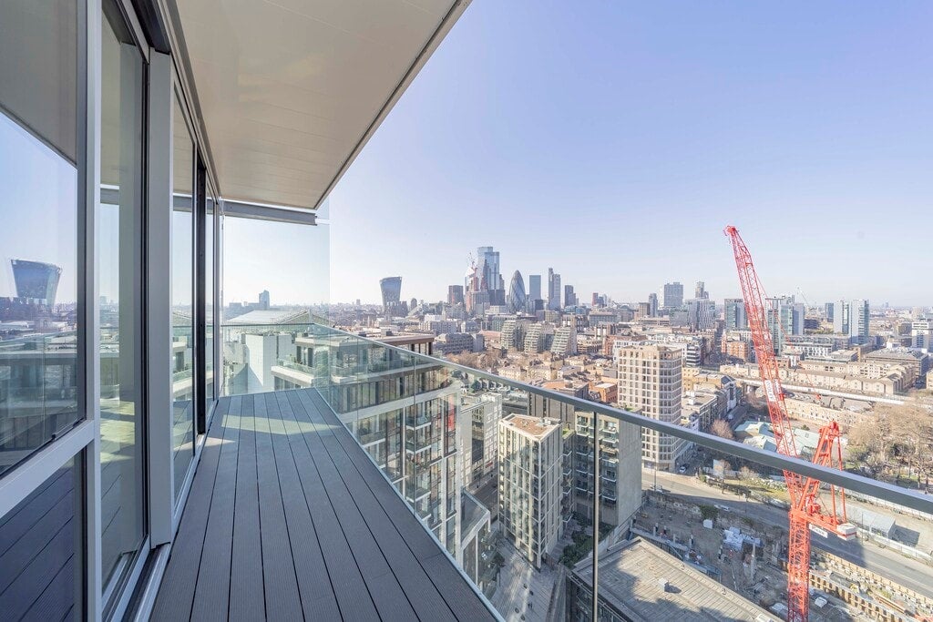 Flat Pennington Quay Walk in Greater London