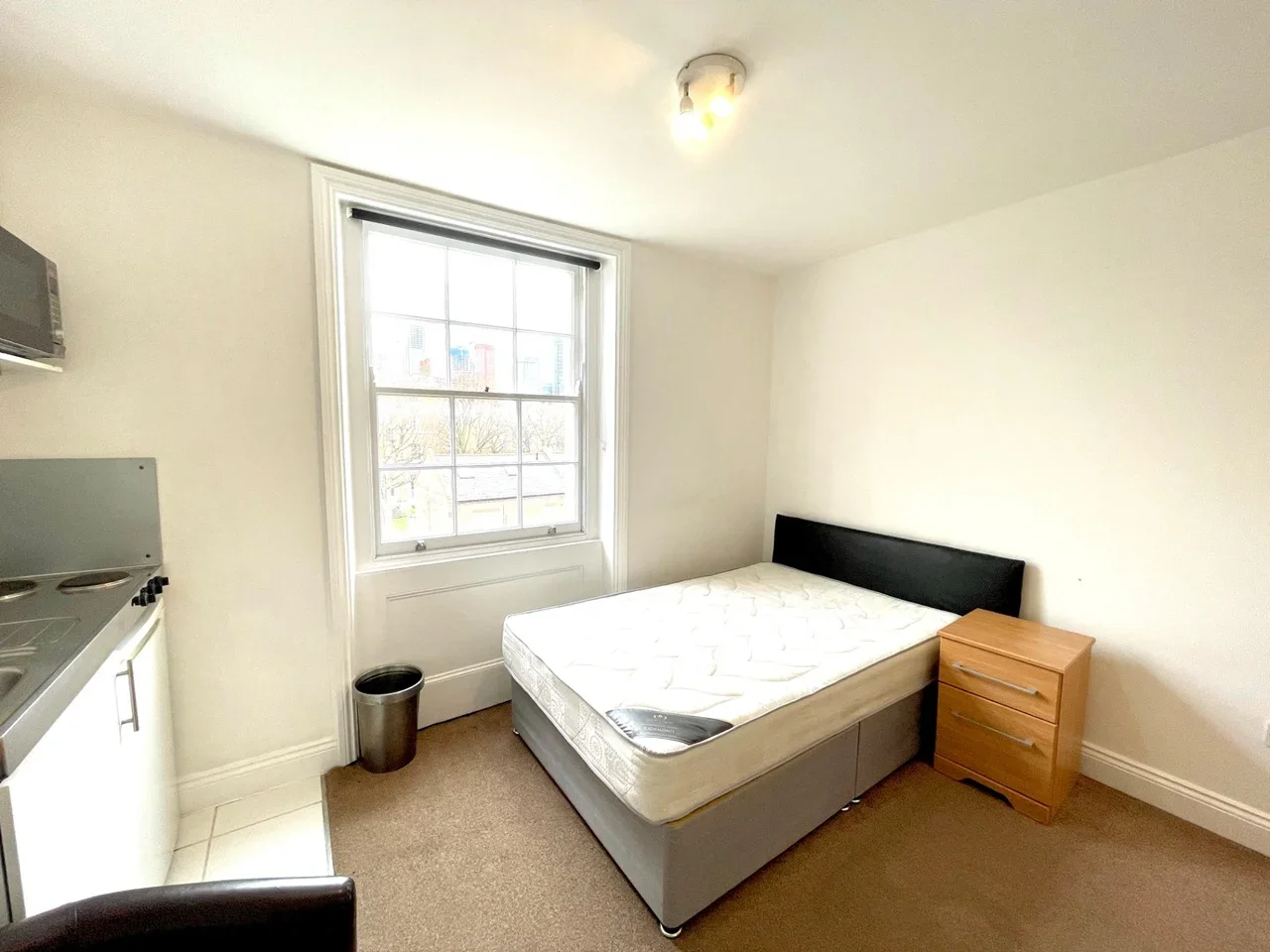 Flat Clapham Road in Greater London