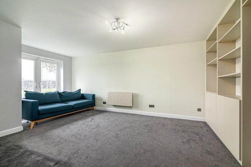 Room Ferguson Close in Greater London