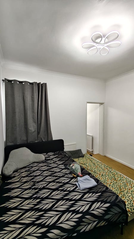 Room Meadfield Road in Slough