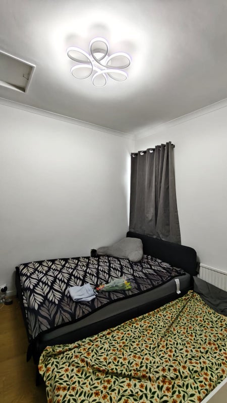 Room Meadfield Road in Slough