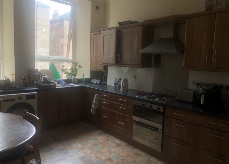 Room Whitehill Street in Glasgow