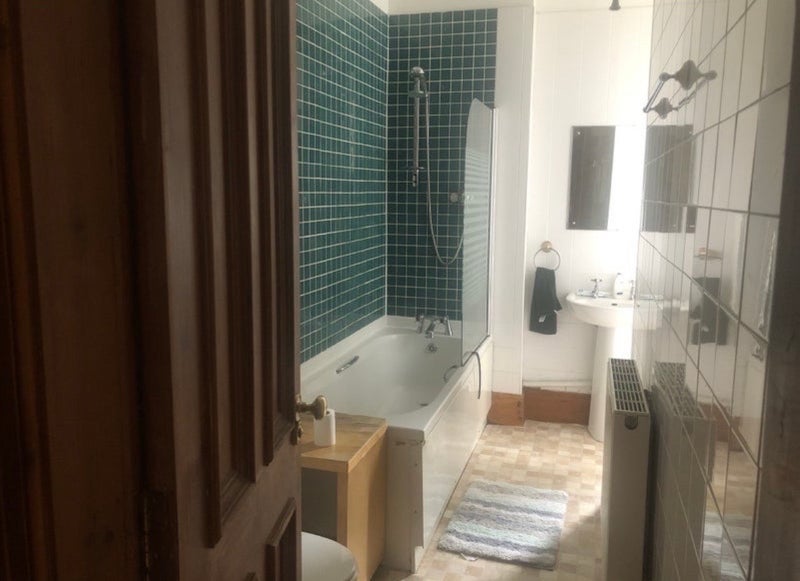 Room Whitehill Street in Glasgow