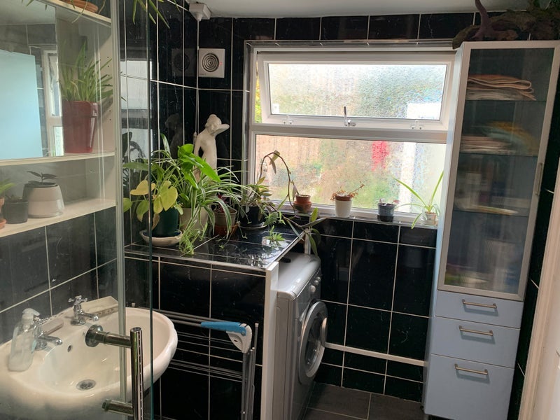 Room Sefton Park Road in Bristol