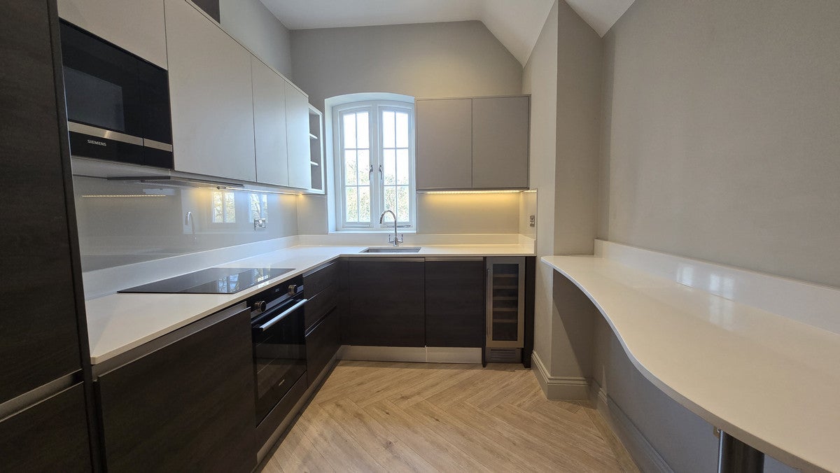 Flat Heathfield Road in Greater London