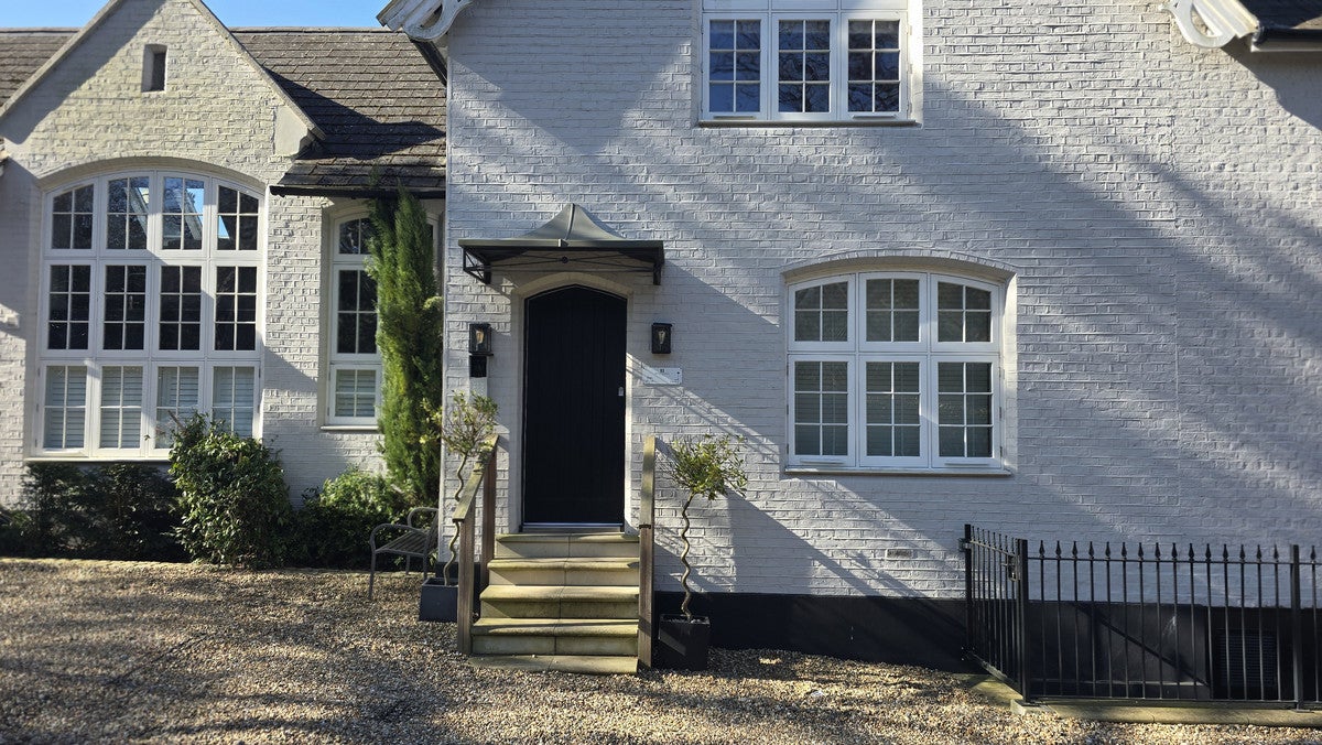 Flat Heathfield Road in Greater London
